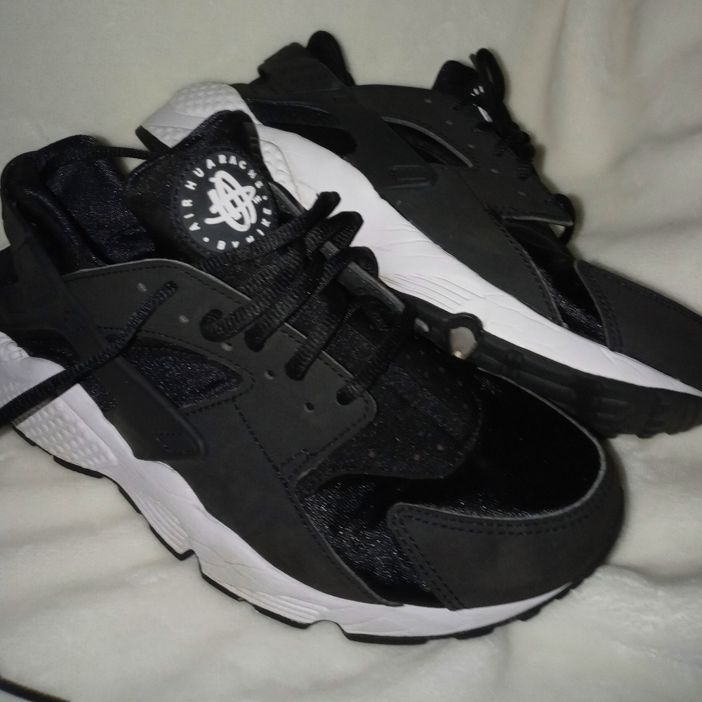 Are Huarache by Nike women's tennis shoe.